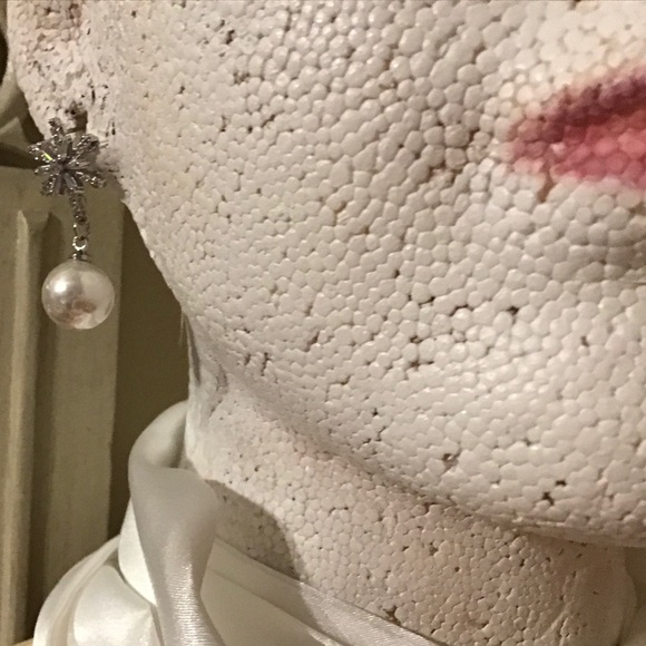 Pearl Earrings - Picture 5 of 9